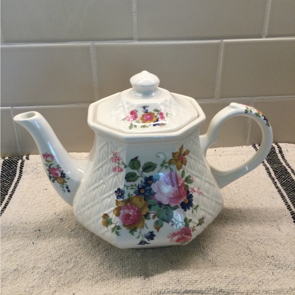 1940’s England Sadler tea pot with pink roses